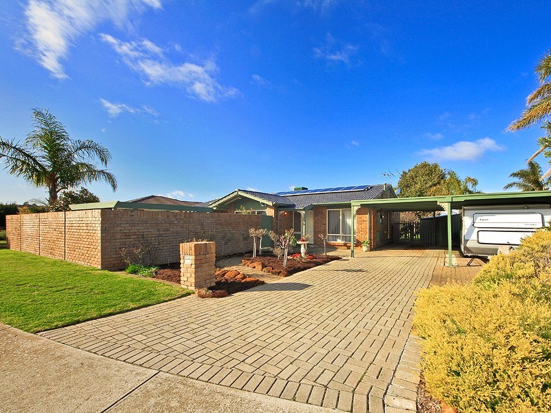 8 Lerunna Avenue, Hallett Cove SA 5158