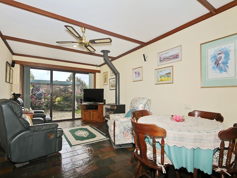 8 Lerunna Avenue, Hallett Cove SA 5158