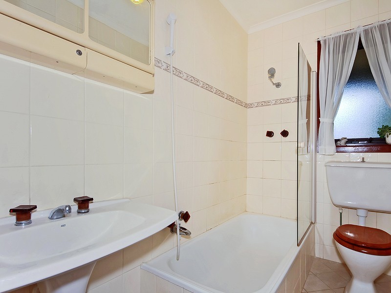 8 Lerunna Avenue, Hallett Cove SA 5158