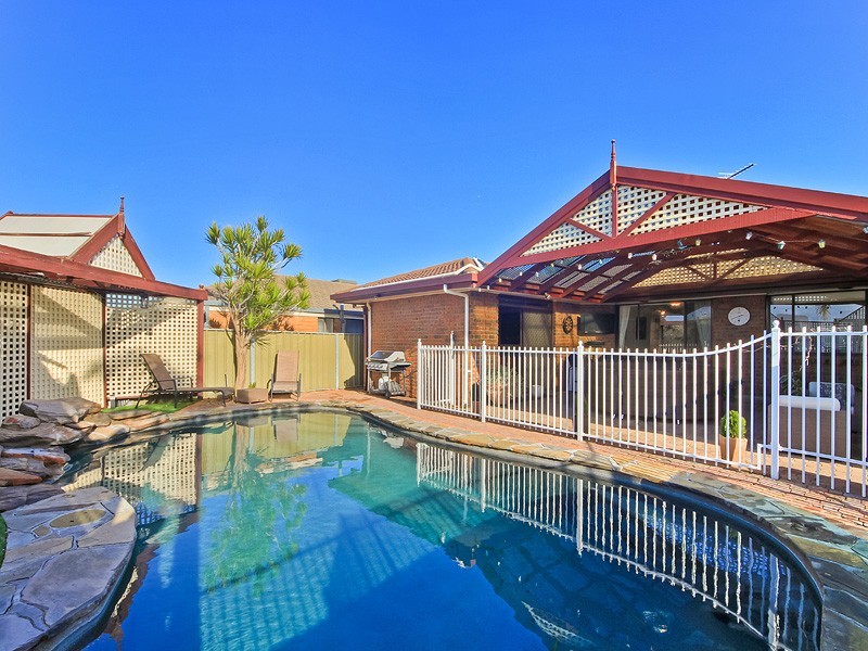 14 Lerunna Avenue, Hallett Cove SA 5158