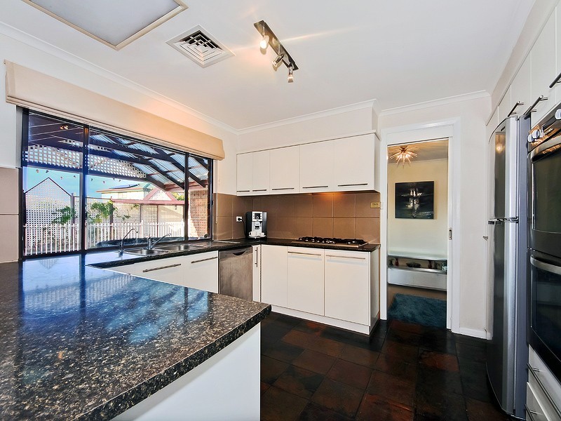 14 Lerunna Avenue, Hallett Cove SA 5158