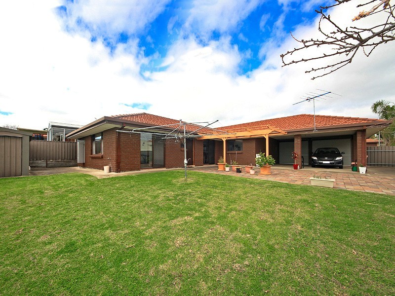 11 Tigress Drive, Hallett Cove SA 5158