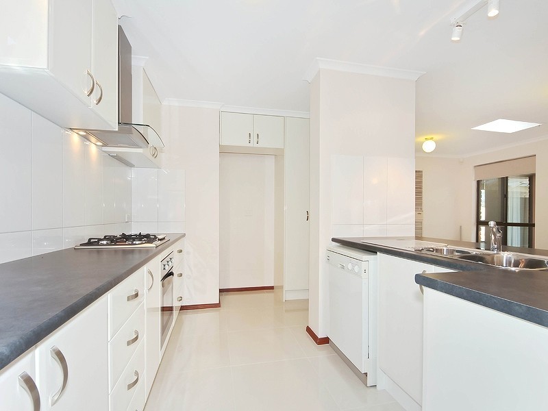 16 Nannigai Drive, Hallett Cove SA 5158