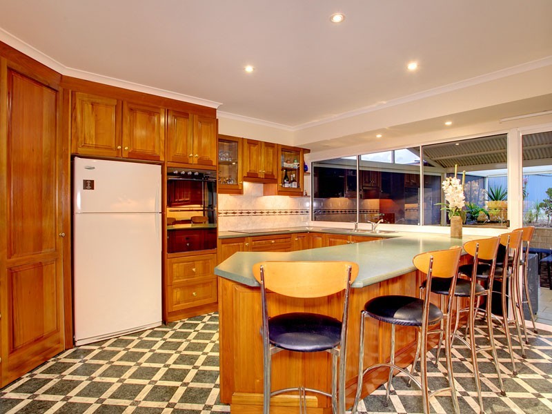 19 Columbia Crescent, Hallett Cove SA 5158