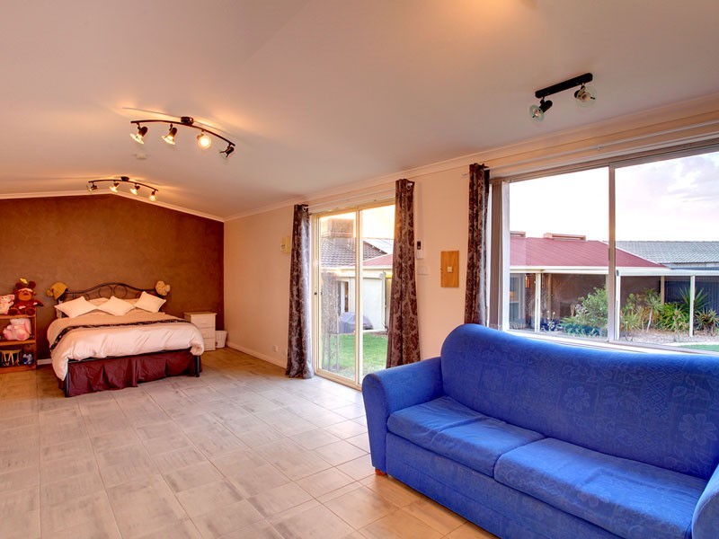 19 Columbia Crescent, Hallett Cove SA 5158