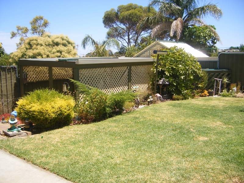 9 Rogana Crescent, Hallett Cove SA 5158