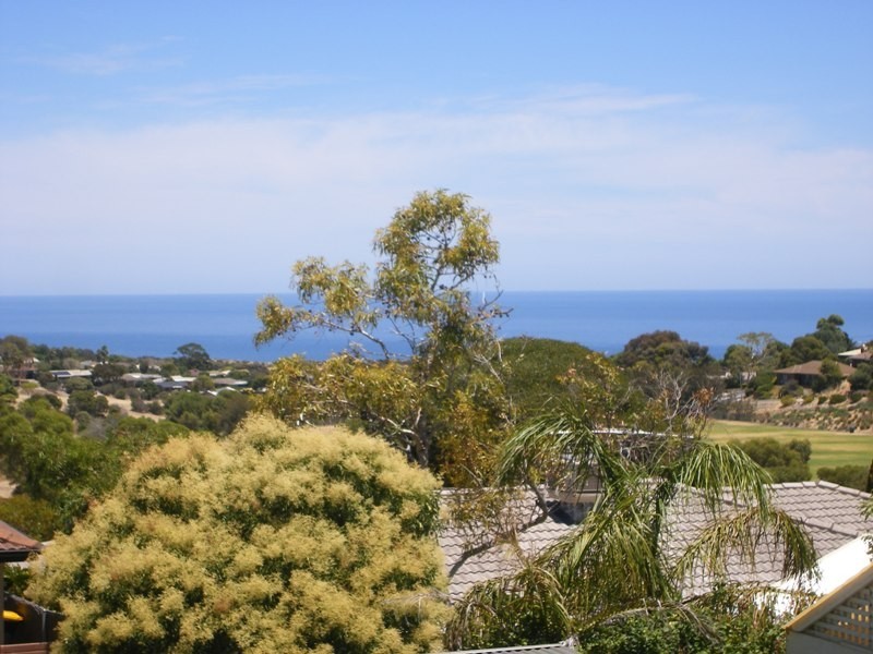 9 Rogana Crescent, Hallett Cove SA 5158