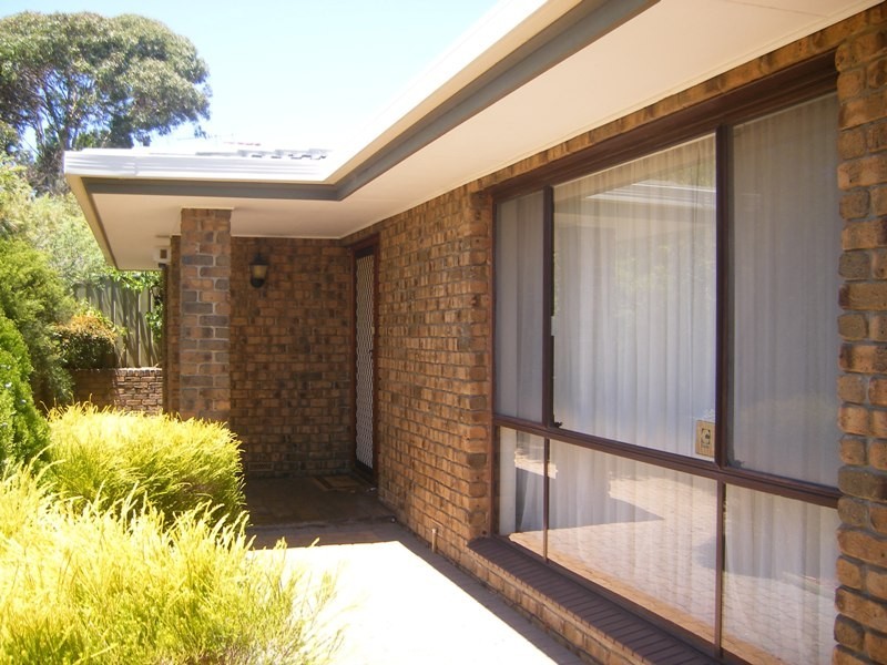 9 Rogana Crescent, Hallett Cove SA 5158