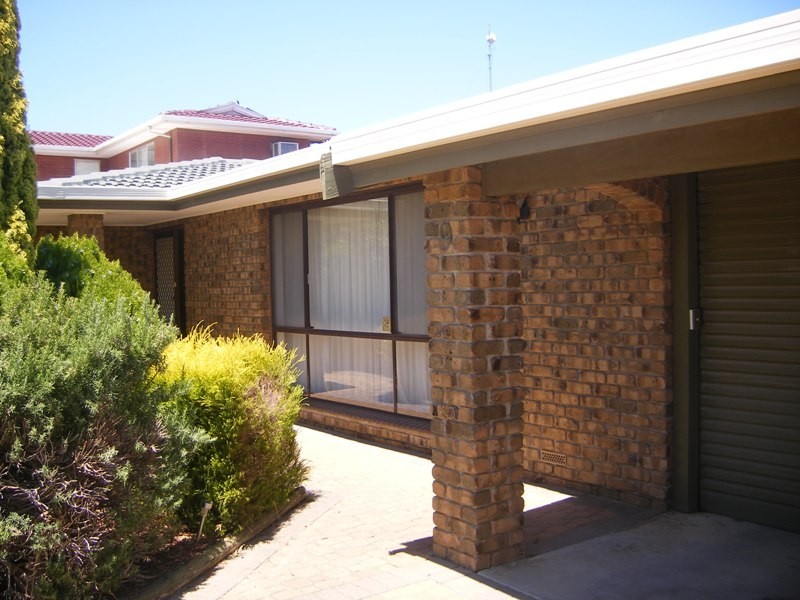 9 Rogana Crescent, Hallett Cove SA 5158