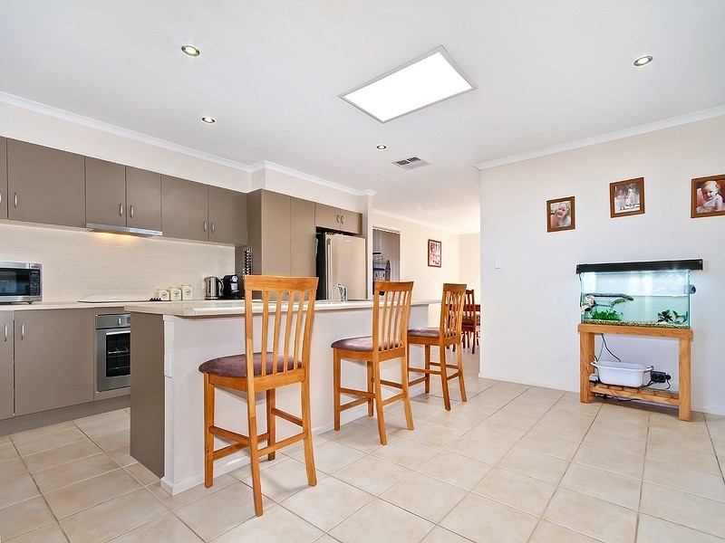 3 Thomas Way, Hallett Cove SA 5158