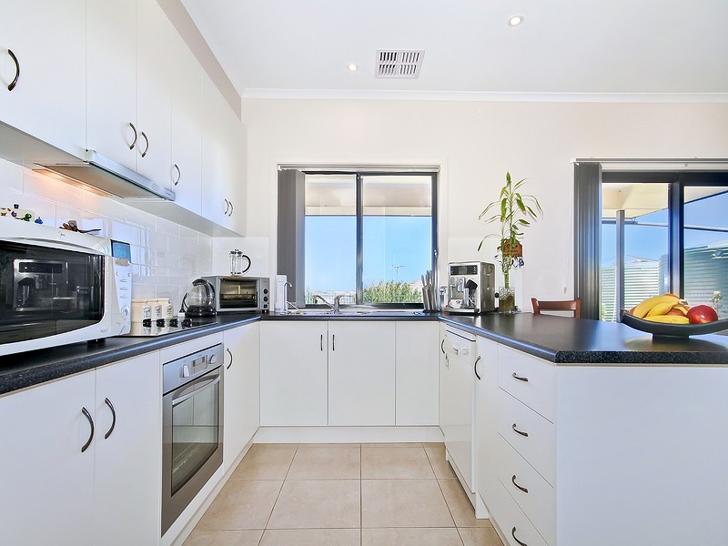 3 Thomas Way, Hallett Cove SA 5158