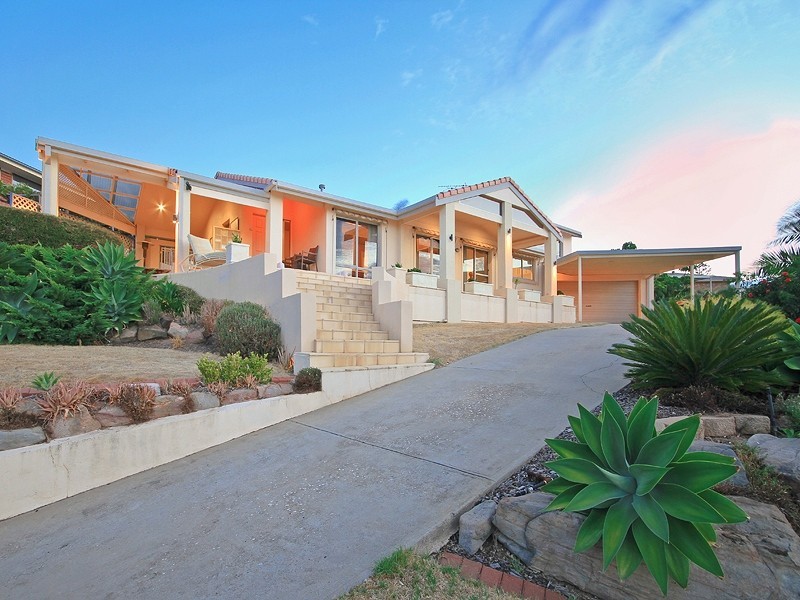 5 Dutchman Drive, Hallett Cove SA 5158