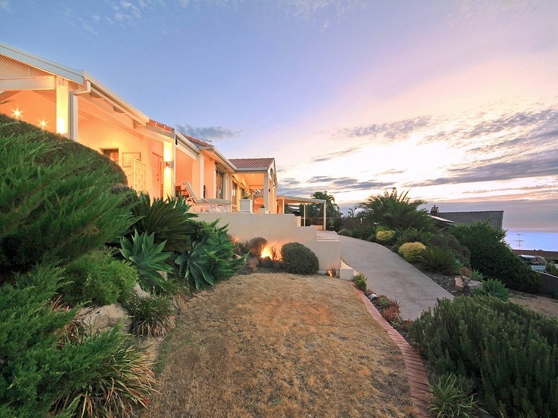 5 Dutchman Drive, Hallett Cove SA 5158