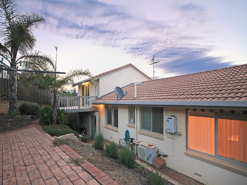 5 Dutchman Drive, Hallett Cove SA 5158