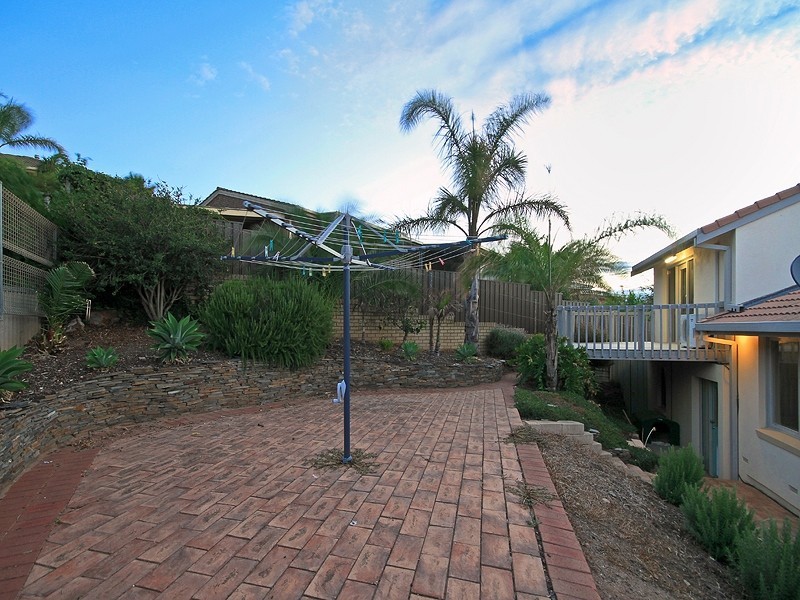 5 Dutchman Drive, Hallett Cove SA 5158