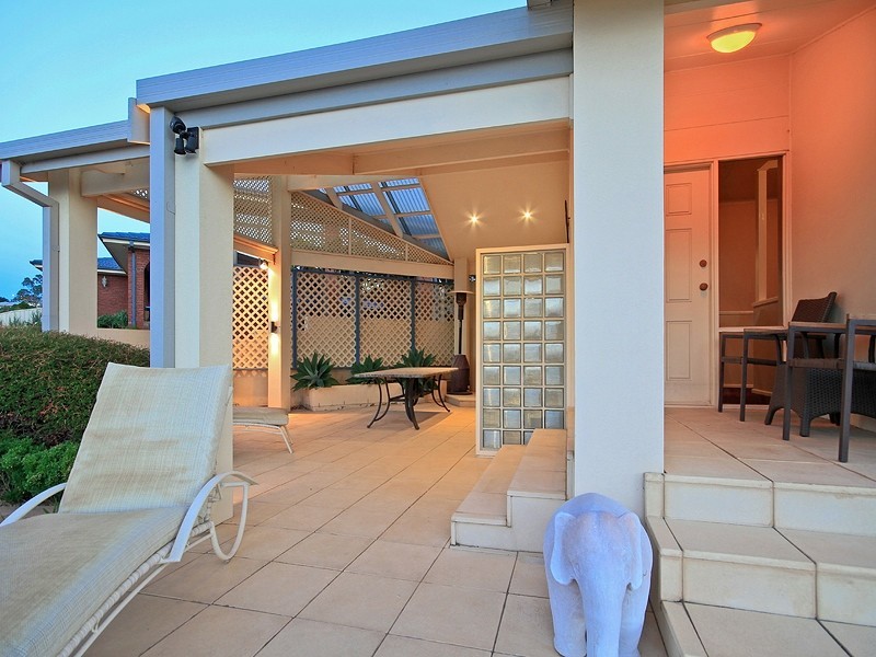 5 Dutchman Drive, Hallett Cove SA 5158