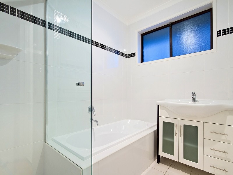 18 Burrington Street, Hallett Cove SA 5158