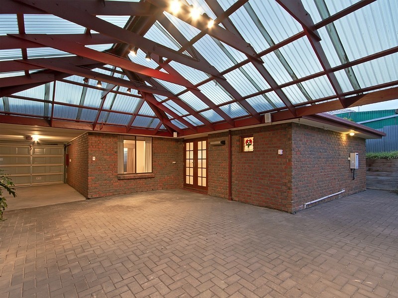 18 Burrington Street, Hallett Cove SA 5158