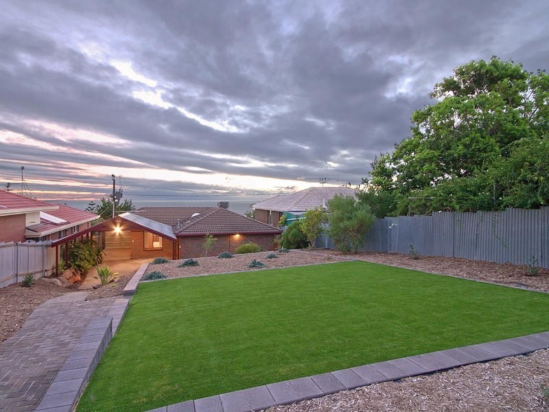 18 Burrington Street, Hallett Cove SA 5158