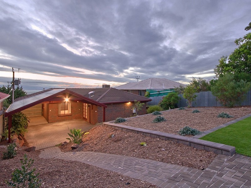 18 Burrington Street, Hallett Cove SA 5158