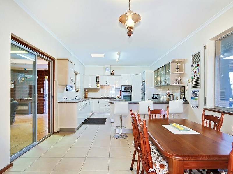 47 Dutchman Drive, Hallett Cove SA 5158