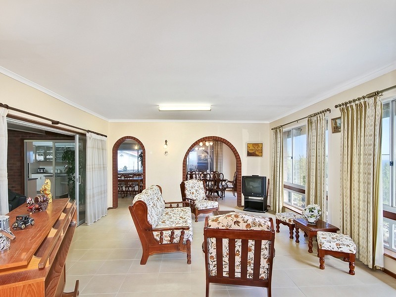 47 Dutchman Drive, Hallett Cove SA 5158
