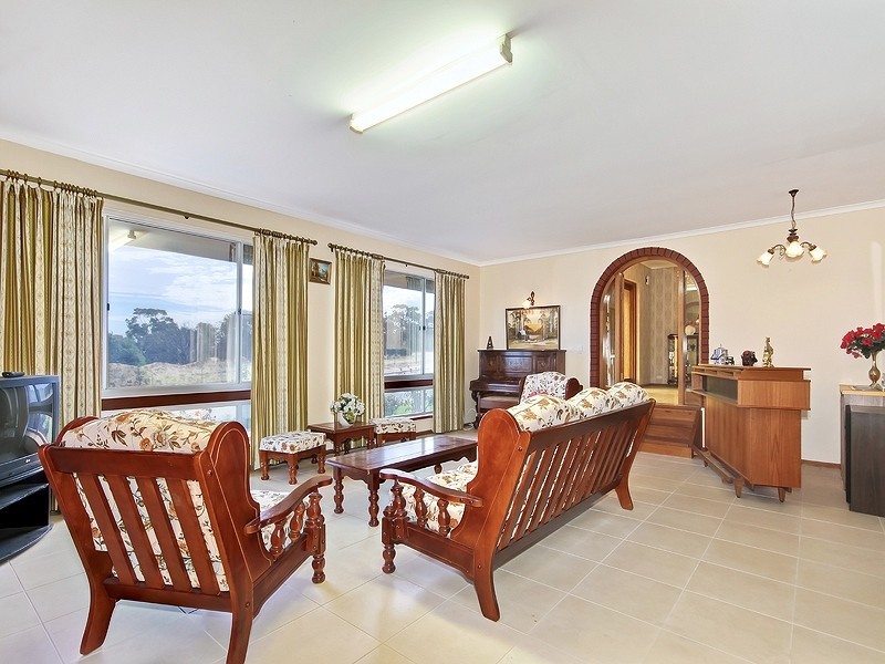 47 Dutchman Drive, Hallett Cove SA 5158