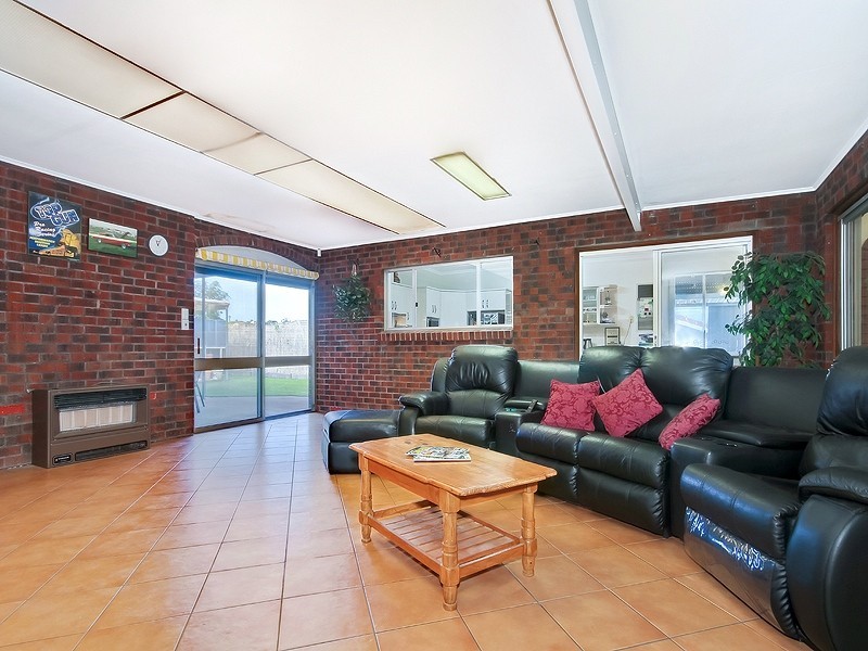 47 Dutchman Drive, Hallett Cove SA 5158