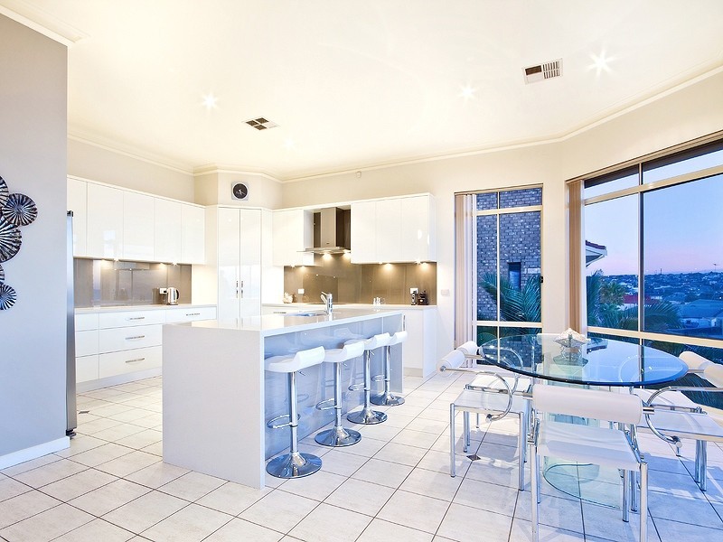 3 Arafura Court, Hallett Cove SA 5158