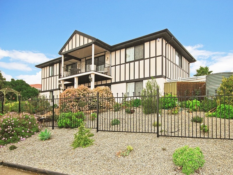 43 Dutchman Drive, Hallett Cove SA 5158