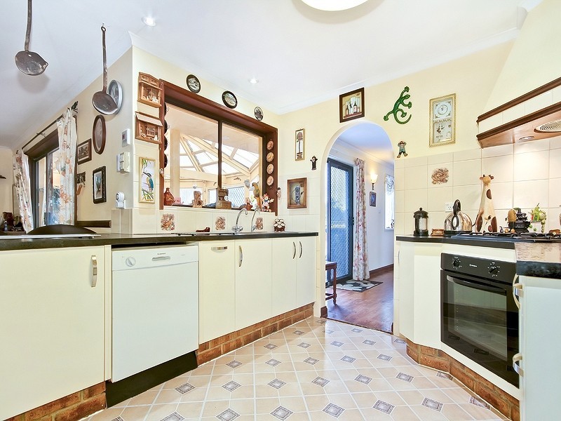 43 Dutchman Drive, Hallett Cove SA 5158