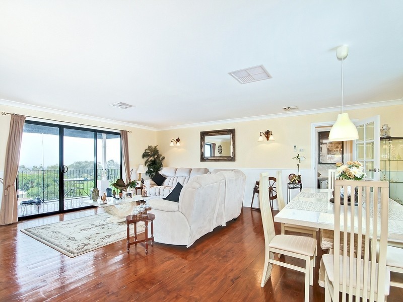 43 Dutchman Drive, Hallett Cove SA 5158