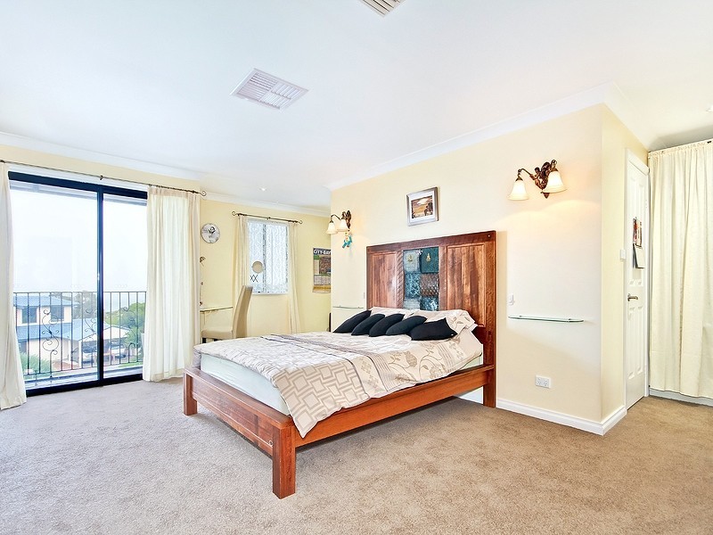 43 Dutchman Drive, Hallett Cove SA 5158