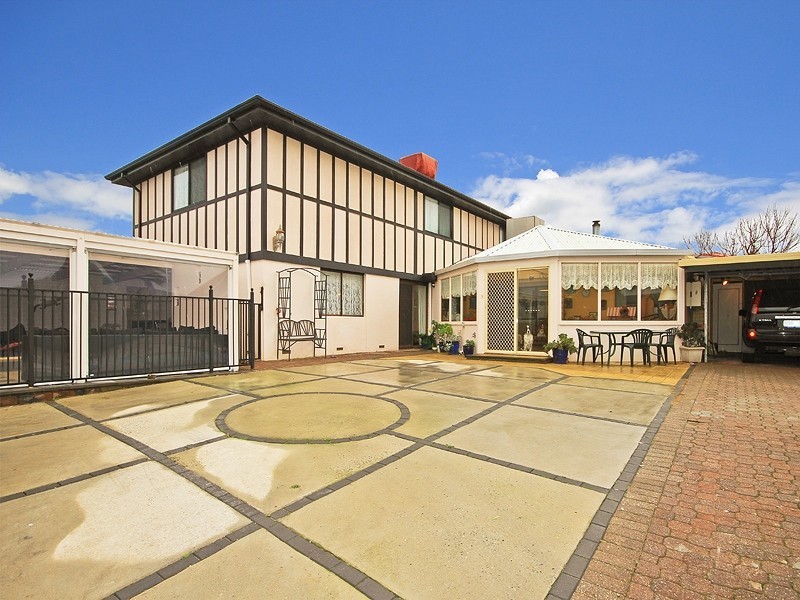 43 Dutchman Drive, Hallett Cove SA 5158