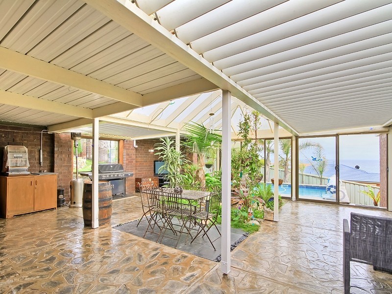 11 Dutchman Drive, Hallett Cove SA 5158