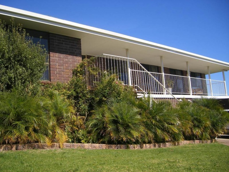 11 Dutchman Drive, Hallett Cove SA 5158