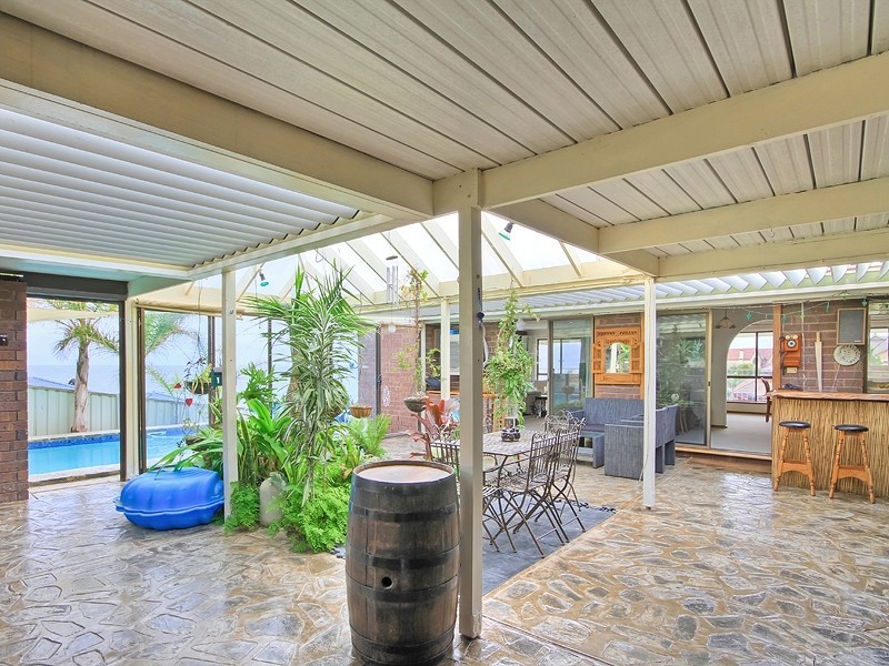 11 Dutchman Drive, Hallett Cove SA 5158