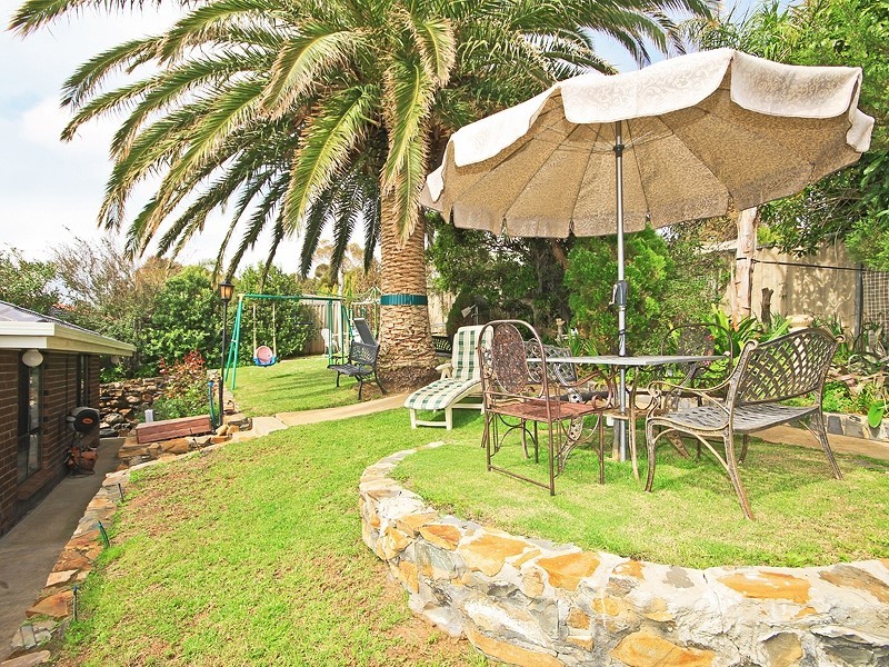 11 Dutchman Drive, Hallett Cove SA 5158