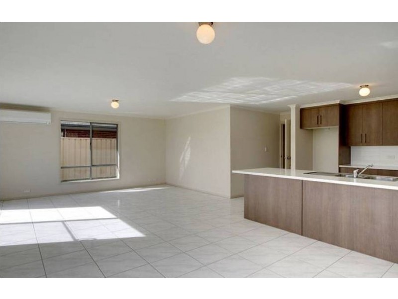 16 Yarr Crescent, Seaford Meadows SA 5169