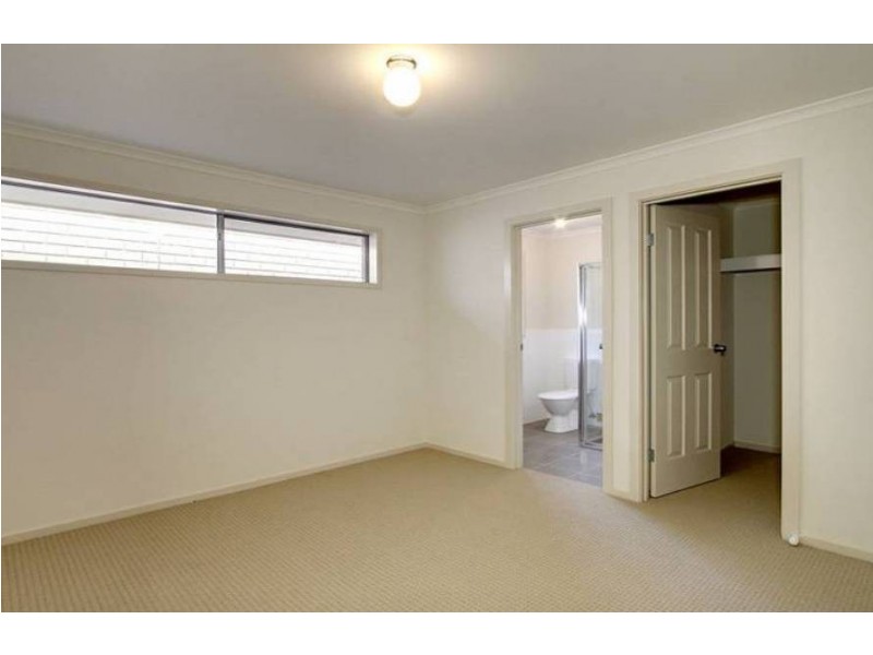 16 Yarr Crescent, Seaford Meadows SA 5169