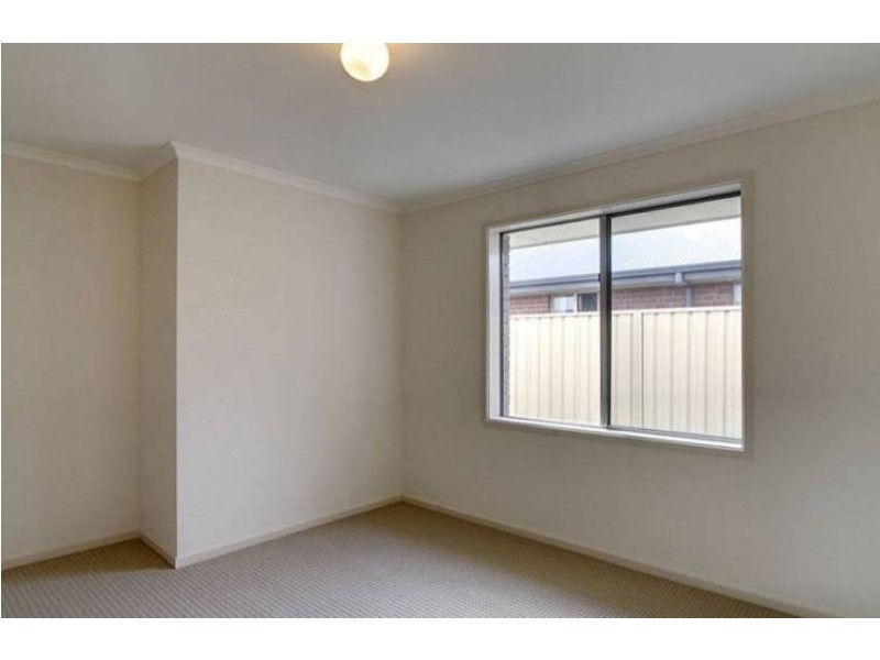 16 Yarr Crescent, Seaford Meadows SA 5169