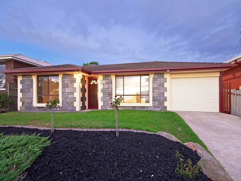 18 Burrington Street, Hallett Cove SA 5158