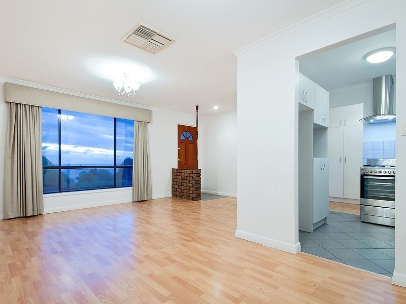 18 Burrington Street, Hallett Cove SA 5158