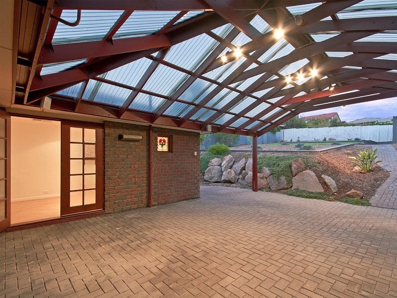 18 Burrington Street, Hallett Cove SA 5158