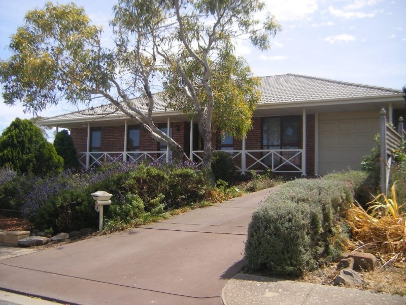 4 Coringle Crescent, Hallett Cove SA 5158