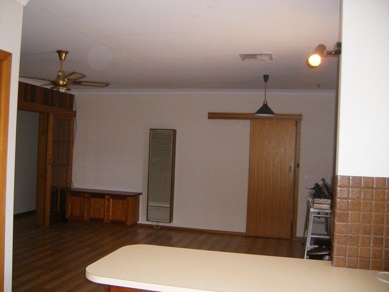 4 Coringle Crescent, Hallett Cove SA 5158