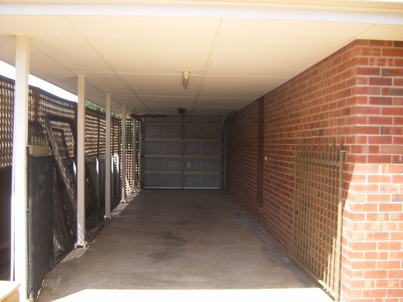 4 Coringle Crescent, Hallett Cove SA 5158