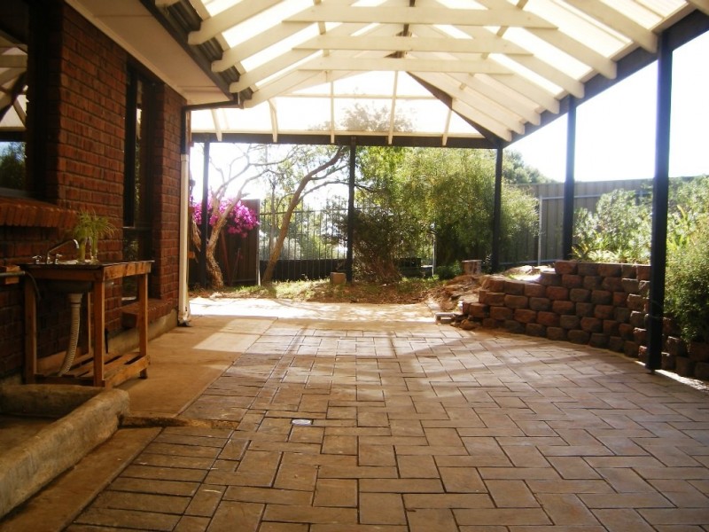 11 Weerab Drive, Hallett Cove SA 5158