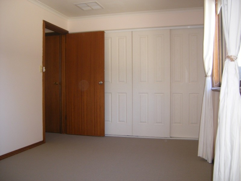 11 Weerab Drive, Hallett Cove SA 5158