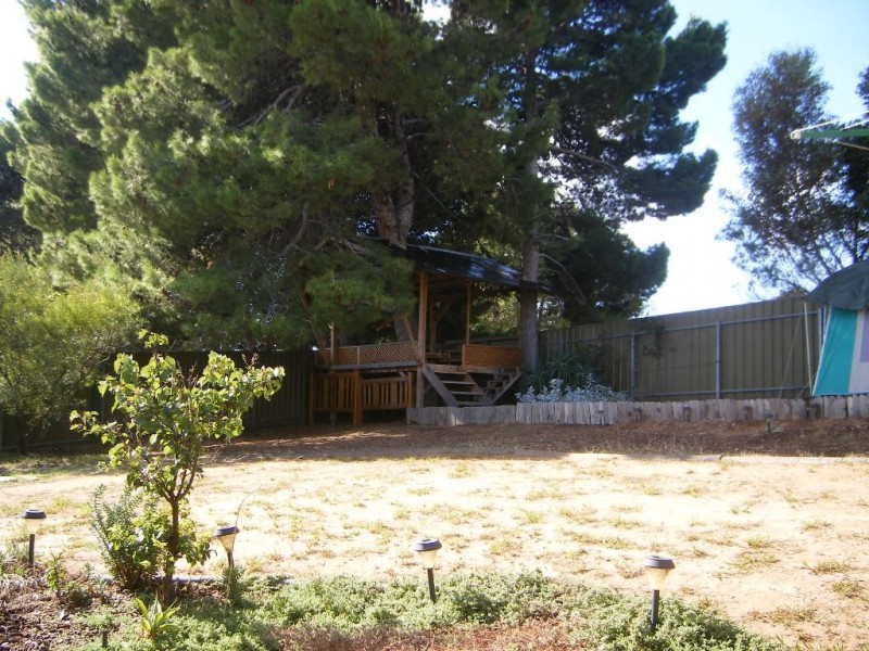 11 Weerab Drive, Hallett Cove SA 5158